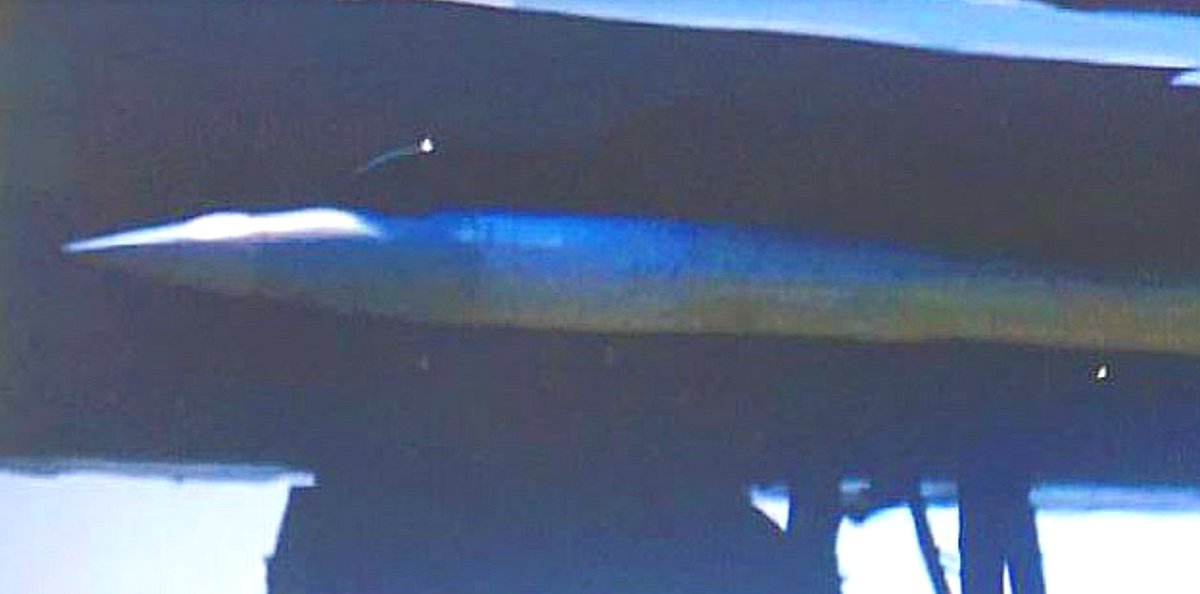 RupprechtDeino's tweet photo. After a longer break some new on the PL-17 ultra-long range AAM. This latest image shows a PL-17 carried by a JH-7A. 
But is it me or does it look like having a new - bulbous (?) - front section in comparison to the one we've seen under the J-16. 🤔(Images via Huitong's CMA blog) https://t.co/6FWtO6oI5y