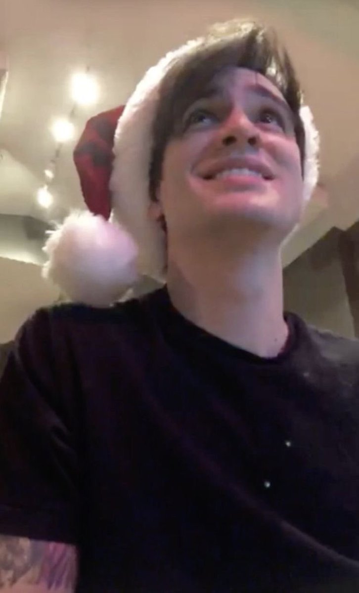 donutRuu's tweet photo. #HappyBirthdayBrendonUrie!!!
あなたの笑顔に、優しさに、パワフルさに、ひねくれたユーモアにいつも元気をもらってます🤘🏻とてつもない歌唱力と溢れんばかりの音楽の才能を持つ唯一無二の存在
みすたー・おでこ、大好きだよ🖖🏻🖖🏻 https://t.co/U81dk9BIpT