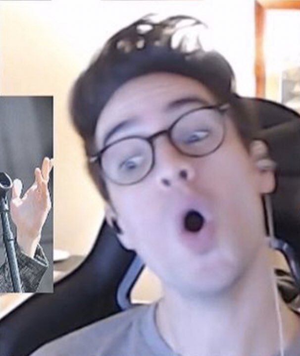 donutRuu's tweet photo. #HappyBirthdayBrendonUrie!!!
あなたの笑顔に、優しさに、パワフルさに、ひねくれたユーモアにいつも元気をもらってます🤘🏻とてつもない歌唱力と溢れんばかりの音楽の才能を持つ唯一無二の存在
みすたー・おでこ、大好きだよ🖖🏻🖖🏻 https://t.co/U81dk9BIpT