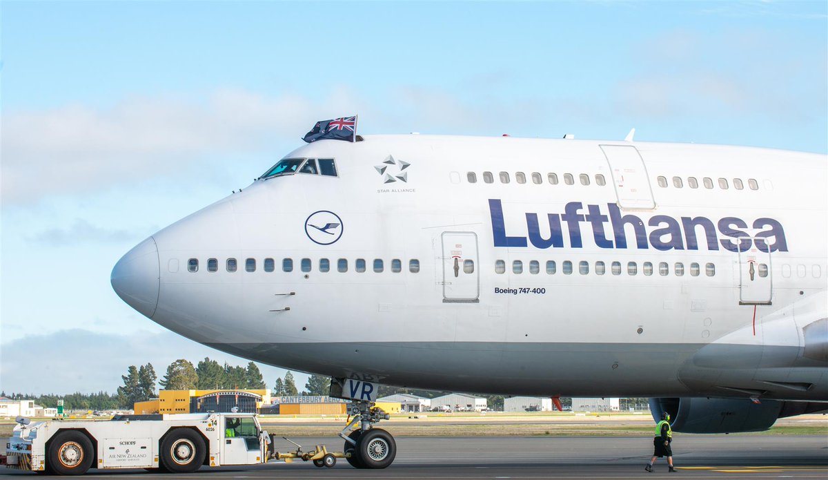 Auf Wiedersehen and farewell @lufthansa! We thank you, your crews, and the many essential workers across the airport and the city who helped get thousands of travellers home this week. ❤ @lufthansaNews