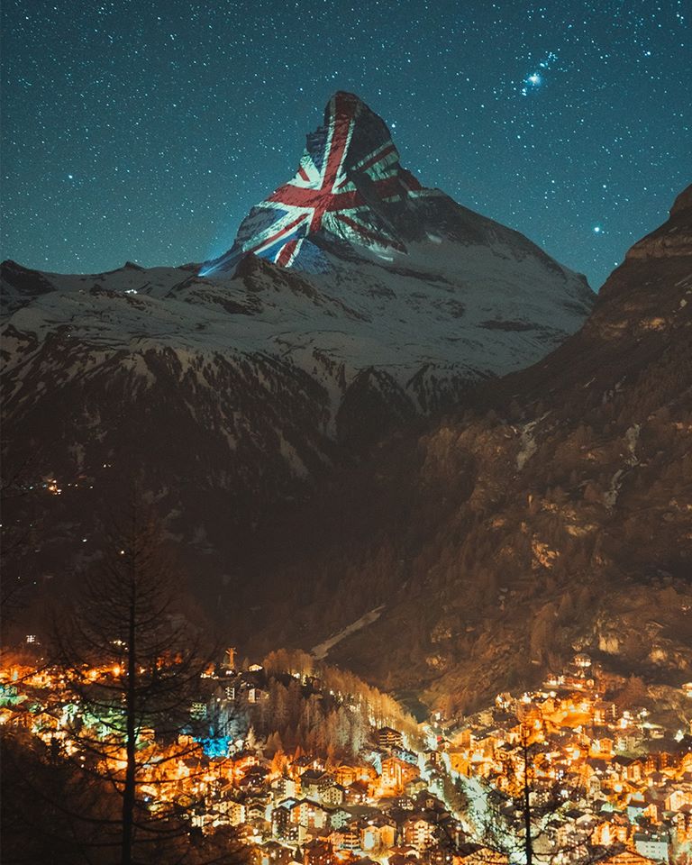 The Matterhorn, Switzerland has been illuminated with the flags of countries severely hit by the #coronavirus. Here you can see Zermatt solidarity with 🇪🇸 and 🇬🇧!🙏