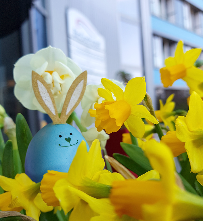 Wir wünschen Ihnen einen schönen Ostersonntag und einen fleißigen Osterhasen.

Ein kleiner Tipp: Probieren Sie doch mal einen alten Thüringer Osterbrauch, das „Ostereier-aufballen“, bei dem nicht nur die Kinder Ihre Freude haben.

Genießen Sie die wundervolle Frühlingszeit!