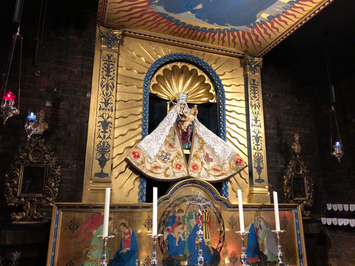 ShrineOLW's tweet image. May Christ’s mighty #Resurrection restore in us faith and hope and love. May we overcome fear and death with the light and joy of Christ’s new life. And let us rejoice with Mary, the Mother of the risen Saviour, the Queen of Heaven. #EasterSunday #HolyWeekAtHome