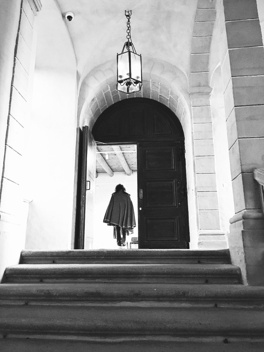 ulap63's tweet photo. No comment 178 – L’entrée https://t.co/ESYzQJs8Us https://t.co/QKHo1EQBBW
