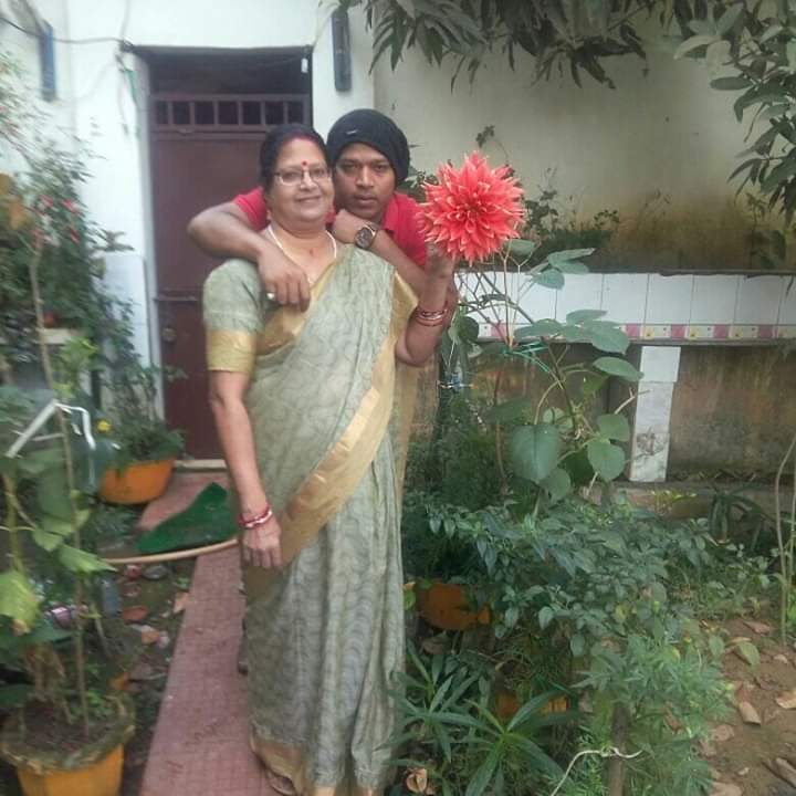 abhilashp28645's tweet photo. @JKCementIndia My Sweet Moment.
With my family. 
#EnjoyYourIndoors #Challenge #Indoor #Activity #Pictures #JKCement #WallMaxX #JKCementWallMaxX #DeewaareinBolUthengi #Deewaarein #Fun #Gifts #Contest #WhiteCement #Putty #WhitePutty #Interior #Architecture #Design #Home #COVID19 #StayHome https://t.co/E9BwNElxiw