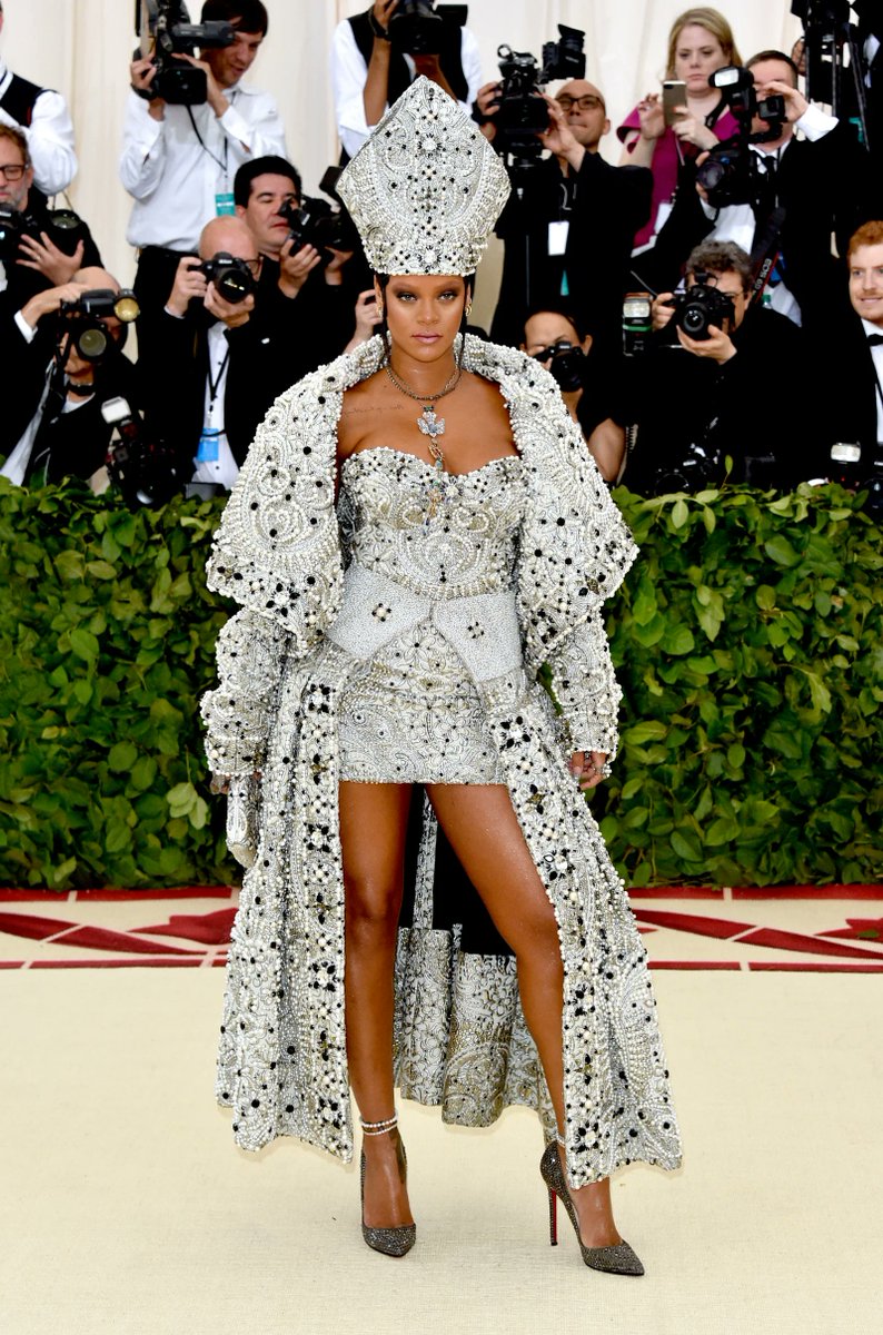 2. Who can forget the time when Rihanna showed up to the 2018 catholicism-themed Met Gala dressed up as the pope. The heavily embellished gown designed by  @Margiela reminds me of this greenish white lichen with the small black spots (species unknown).