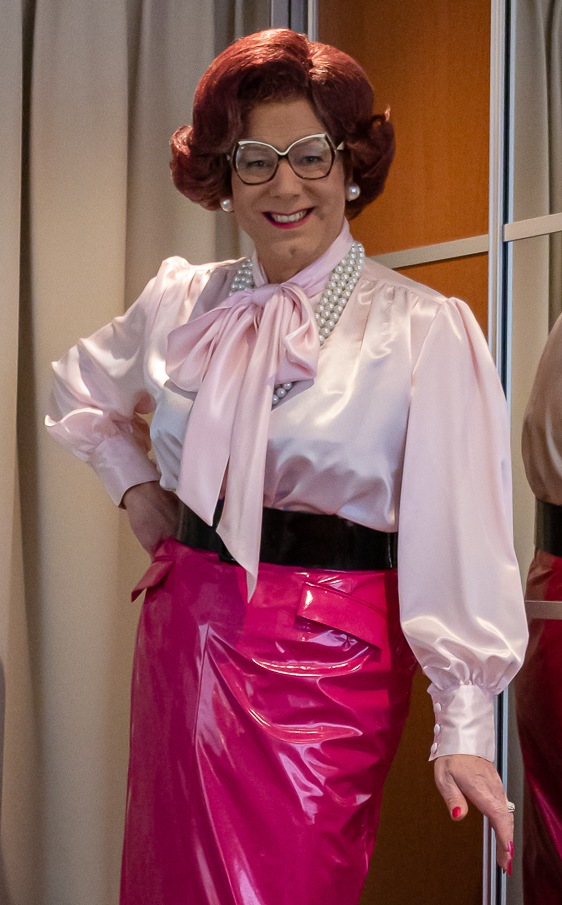 Mrs. Wanda Nylon on Twitter