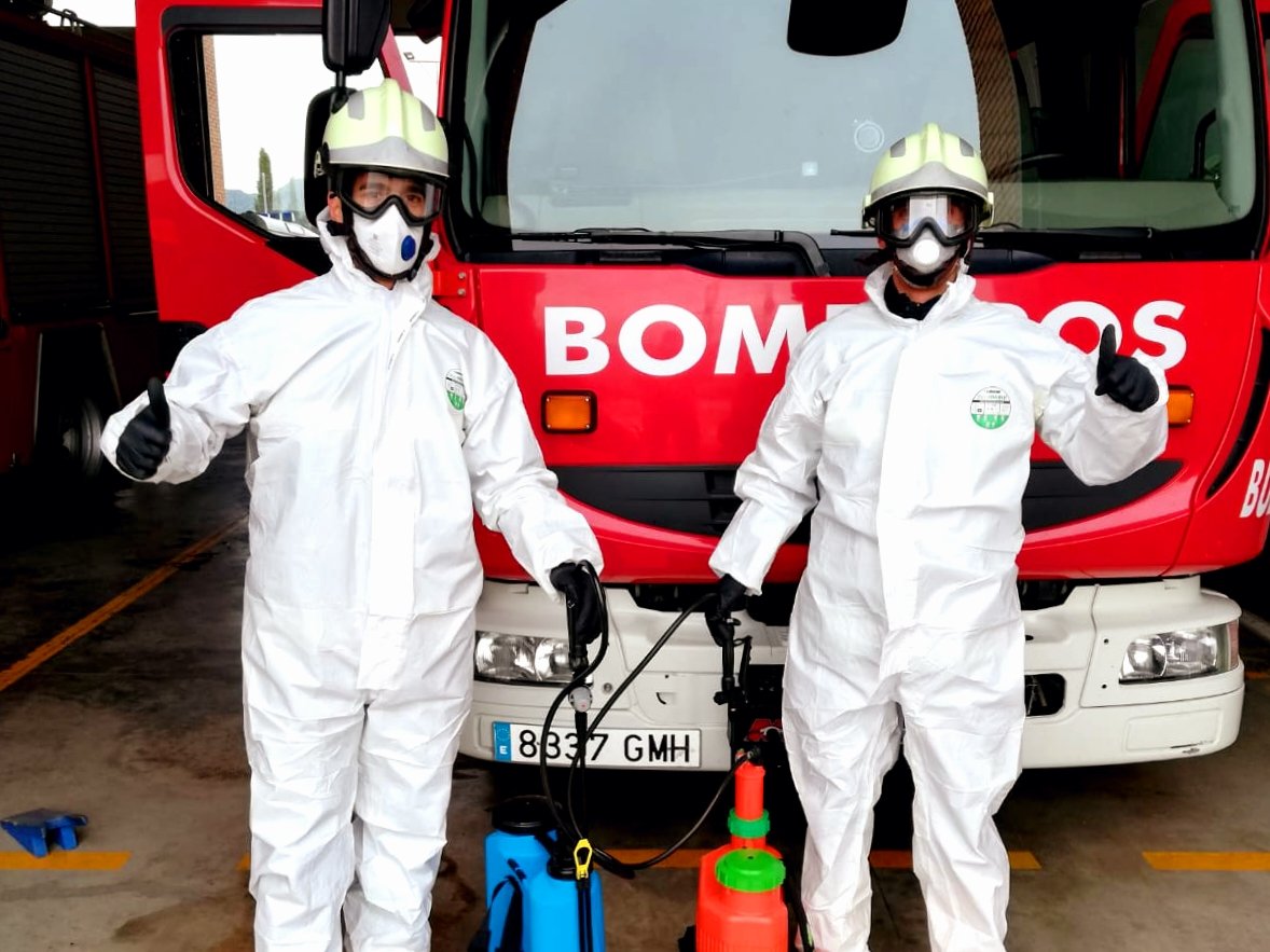 CORONAVIRUS | Bomberos del <a href="/Sepei_Albacete/">SEPEI Albacete</a> de la <a href="/dipualba/">Diputación de Albacete</a> siguen realizando trabajos de limpieza y desinfección en edificios públicos y residencias de ancianos de la provincia