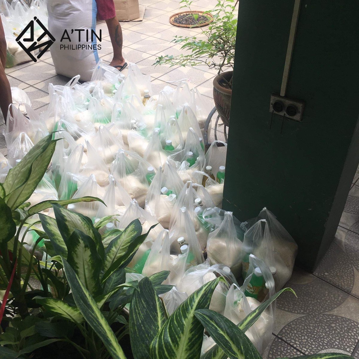 SB19_ATINph's tweet photo. Gave out relief packs to some of our pedicab drivers here in Cavite funded by the proceeds of our 1st Team Building held last year &amp; admin contributions. Thank you so much A'TIN! 

@SB19Official #SB19
#SB19EasterWithATIN
#ATINHelp https://t.co/BFWnBm1IEn