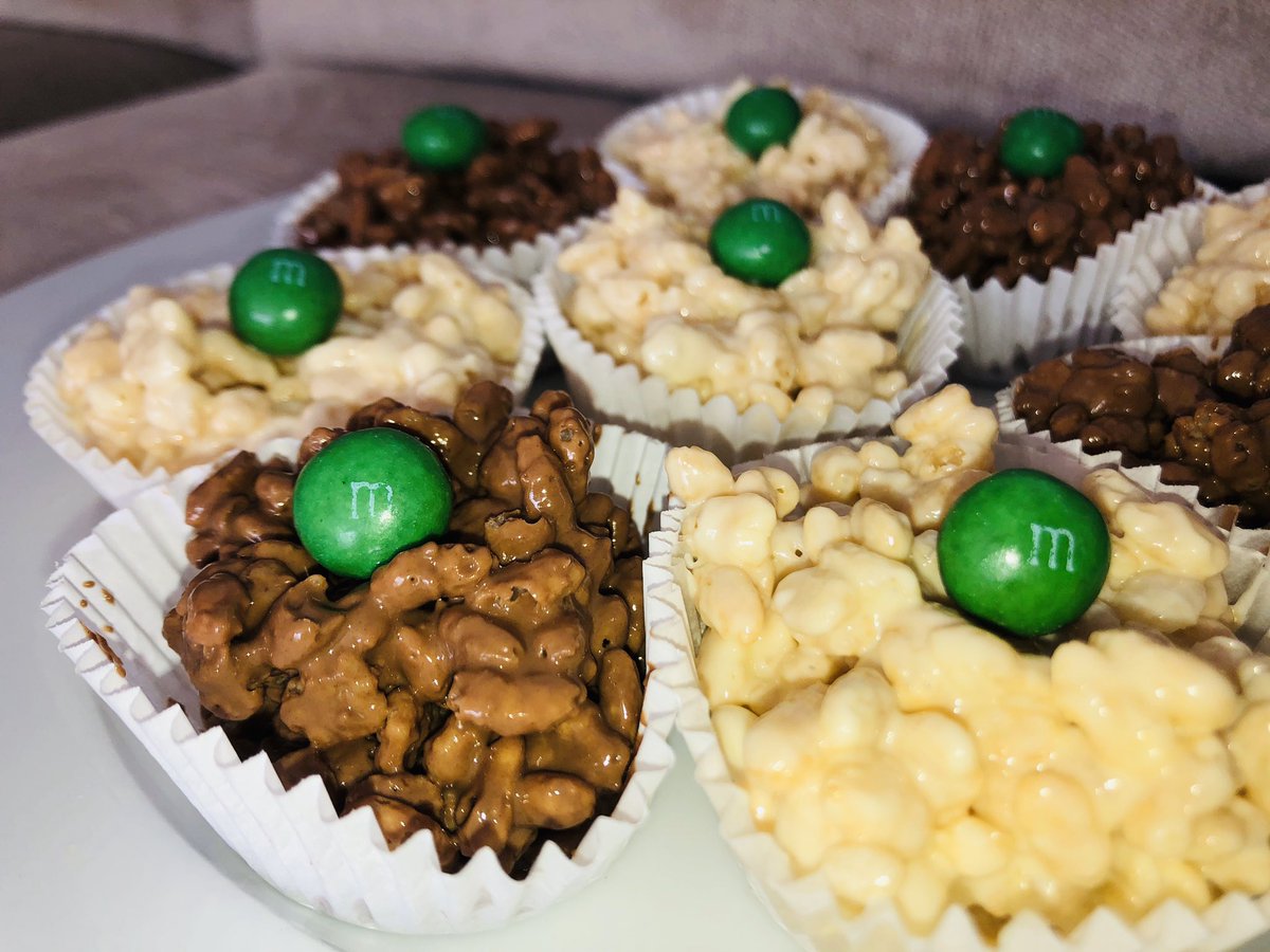 hannahthomas585's tweet photo. HAPPY EASTER 🐣🐥💚🍫 @molevalleywomen https://t.co/5U80mhytsA