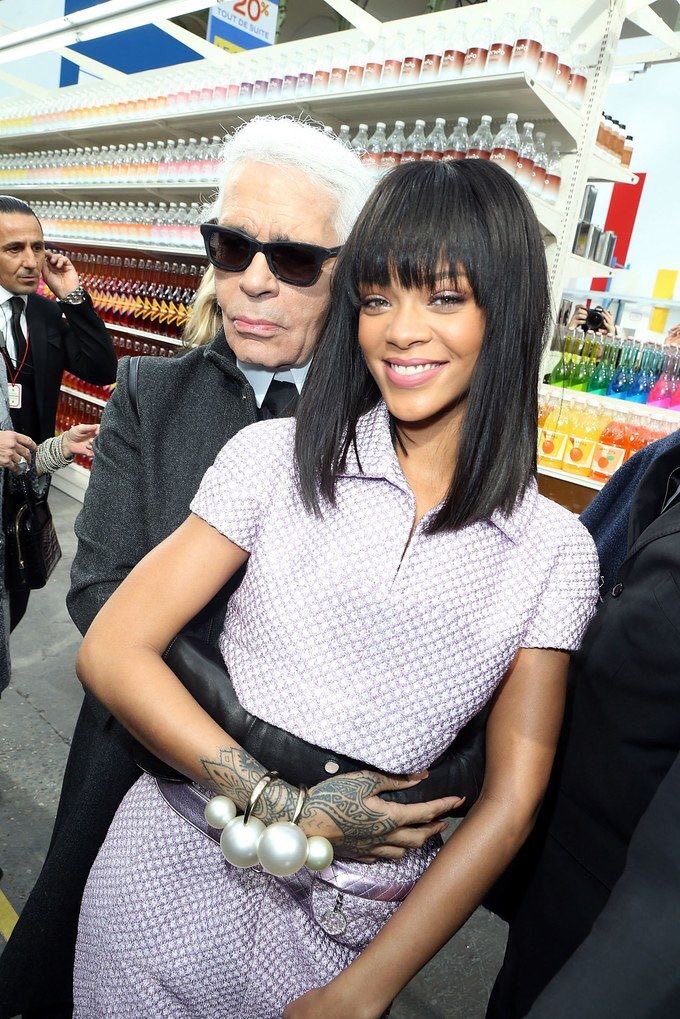 Now let's dive into some of her works in the industry. From collaborations with smaller brands to the biggest names in fashion, and to establishing 3 empires all at once.Rih in head to toe Chanel with the late Karl Lagerfeld.