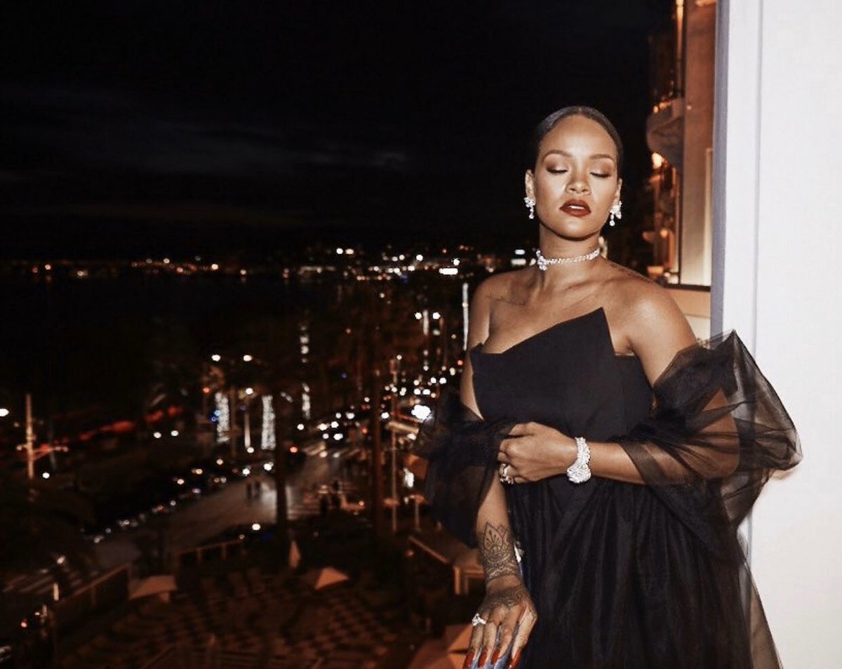 mind you, she served 3 whole looks for 3 different events at Cannes in May 2017.// Rihanna in Ralph&Russo at the Chopard x Rihanna dinner in Cannes.