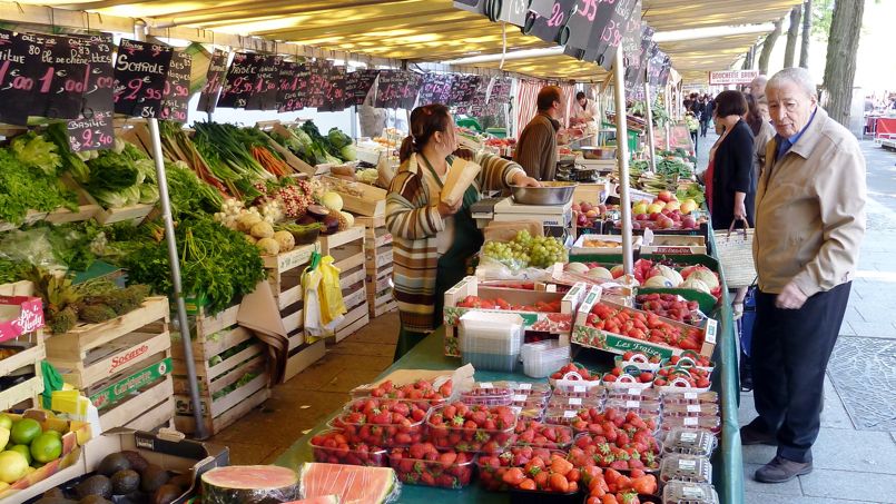  De retour en France, le ministre de l'Agriculture ( @dguillaume26) appelle maires et préfets à rouvrir les marchés.  https://www.lefigaro.fr/sciences/2020/04/12/01008-20200412LIVWWW00001-coronavirus-chine-confinement-france-coree-iran-macron-veran-oms-italie-covid-19-salomon-masque-hirsch-relachement-deconfinement.php