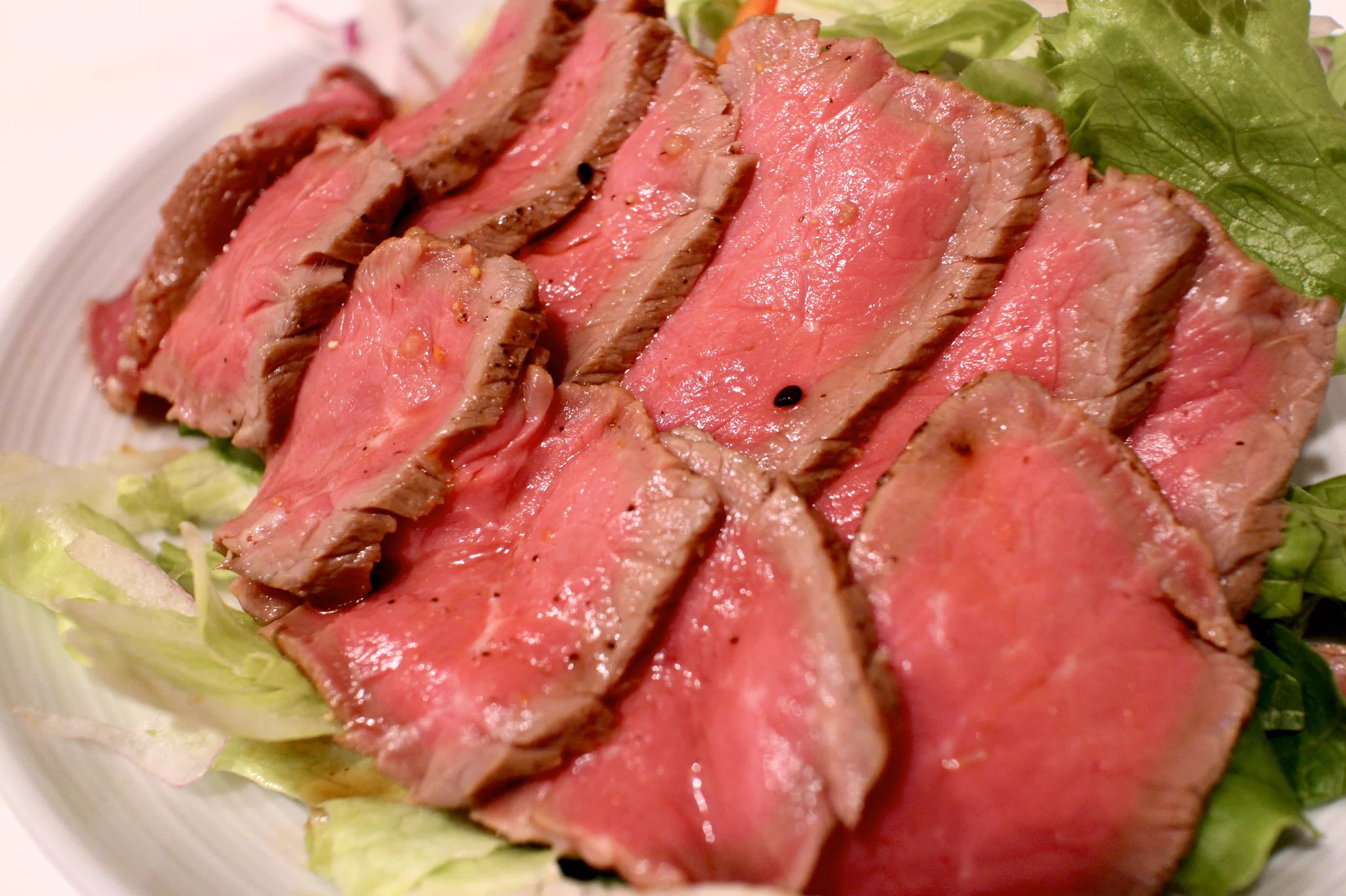 泣く子も黙る。「極上の牛肉のタタキ」もうほんとに簡単だからやるしかない。