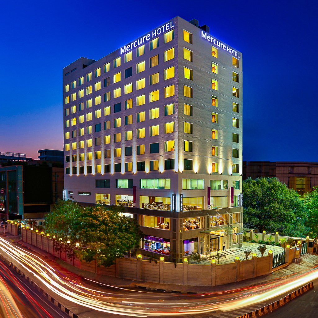 Fotobubbles's tweet photo. Hotel exteriors are the key hotel identifying photos that we have to take. Usually, they are one of the toughest and most time-consuming pictures. What do you have to say to that? How much does a hotel exterior picture help you in deciding whether you will stay at that hotel? https://t.co/dAl40xFP9C