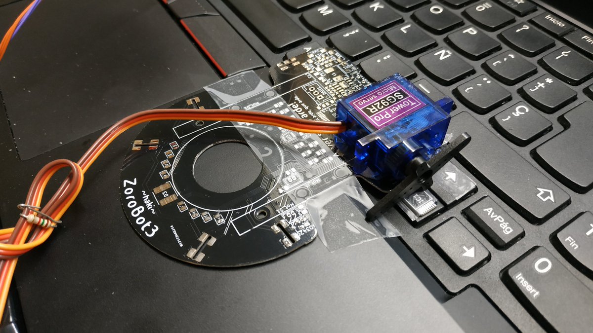 No me doy por vencido, quiero que supere mi récord, y para eso tiene que estar más de 5 minutos jugando sin perder. Hoy por la mañana he decididoejorar el hardware, para hacerlo más fiable. Así es como ha quedado. Gracias a la PCB de   #ZoroBot_v3