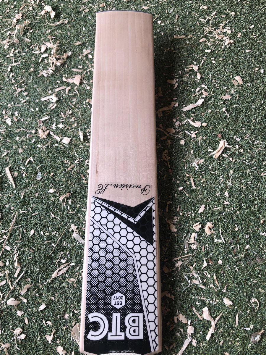 Easter Sunday Special. We have some Superb offers on these beautiful looking Precision LE &amp; Precision Bats. Precision LE now £310 &amp; Precision Bats now £275. Deal lasts until 20th April. 2 x Shorter blades. Weights varying from 2.9-2.11. Get in touch for more information. #teambtc