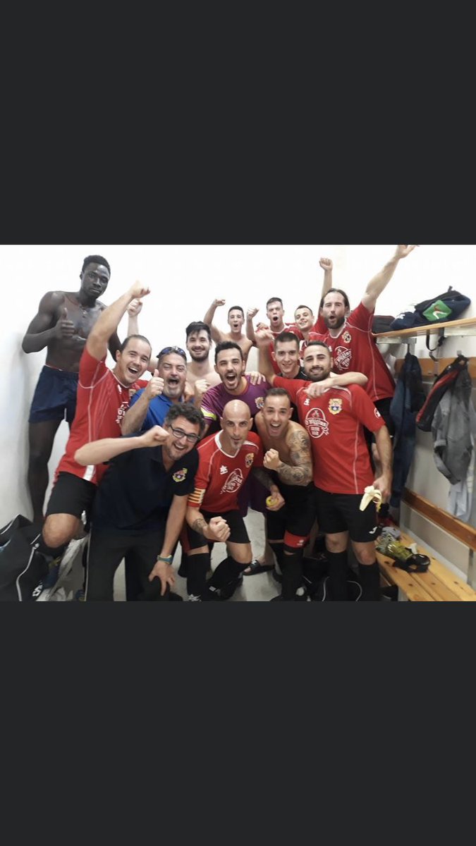 CdfSant's tweet photo. Els amics del @ue_calonge ens han nominat:
1) Jugadors
2) Estadi
3) Aficio
4) Escut

⚽️⚽️ Esperem que estigueu passant la quarentena el millor possible.. Ens veiem aviat i Força Sant Antoni!! https://t.co/9mckhwWBzK