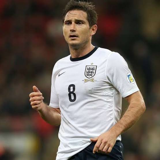 YOUR FAVORITE ENGLAND PLAYER?- David Beckham - Steven Gerrard - Frank Lampard - Wayne Rooney (NOT HERE? MENTION HIM)