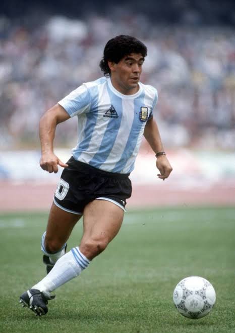 YOUR FAVORITE ARGENTINA  PLAYER?- Sergio Agüero - Lionel Messi - Diego Maradona - Paulo Dybala (NOT HERE? MENTION HIM)