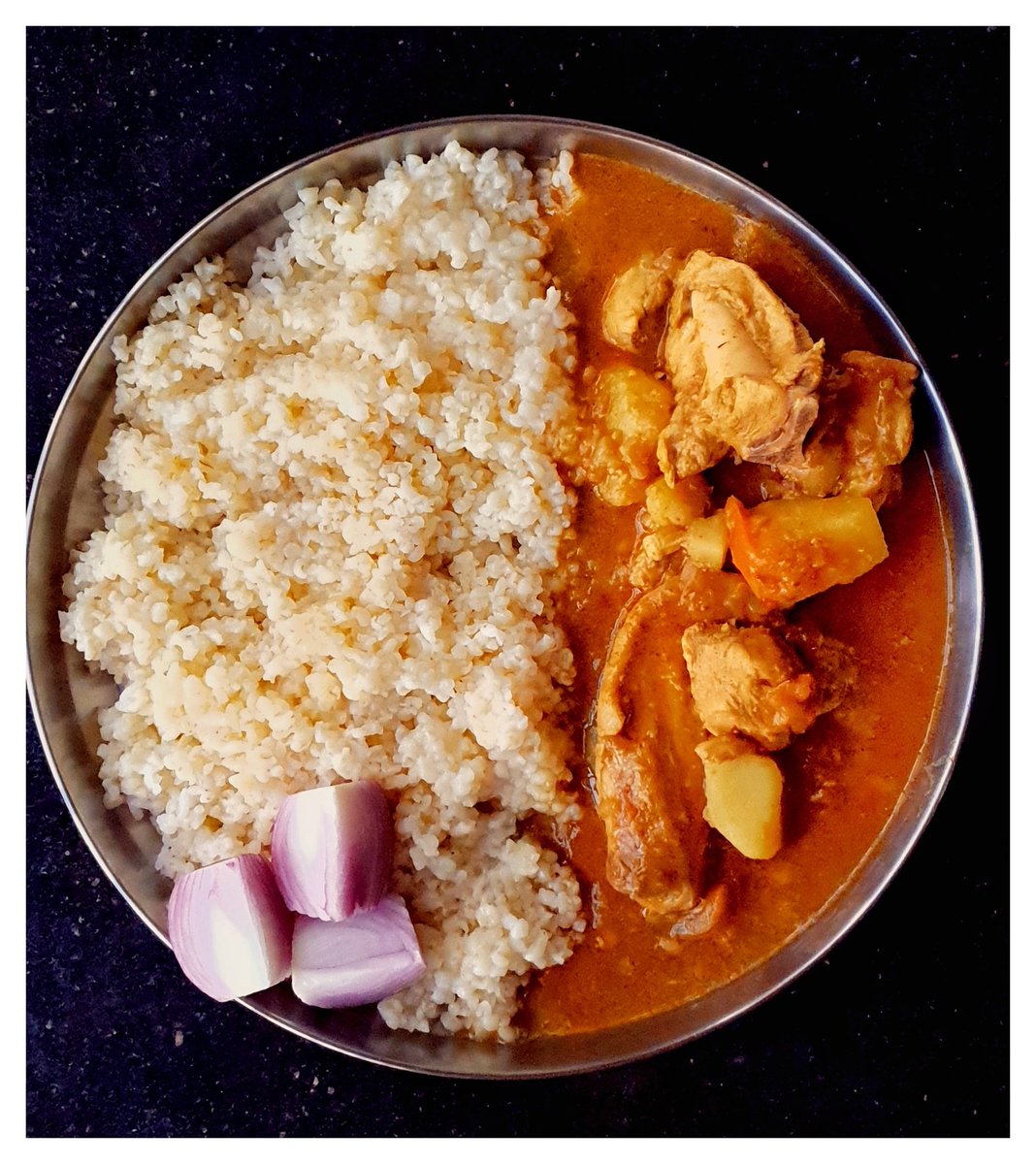 kiranbh's tweet photo. Pahadi Chicken Curry and Daliya..
#leisurepursuitz #foodphotography #foodporn #foodgram #foodie #foodgasm #yummy #foodiemumbai #thanefoodie #eeeeeats #foodielife #pahadichicken #chickencurry #thisislunch https://t.co/wH4xtDKXmL