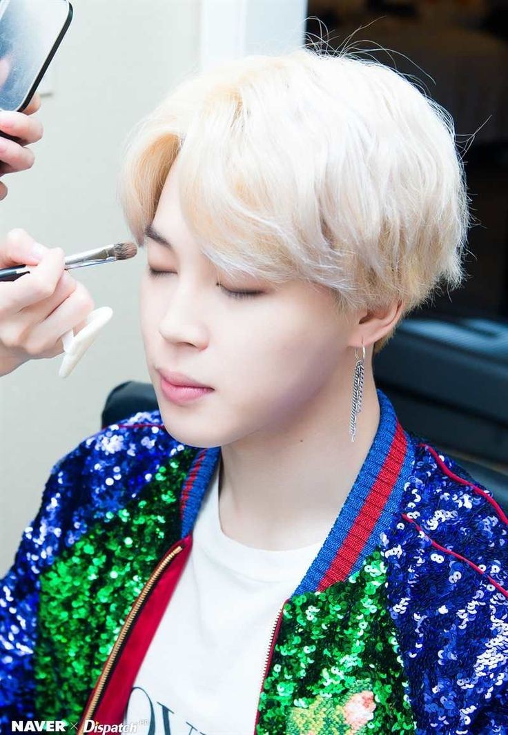 vmin getting their makeup done ; a very prétty thread: