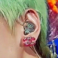 taehyung earrings — an appreciation thread