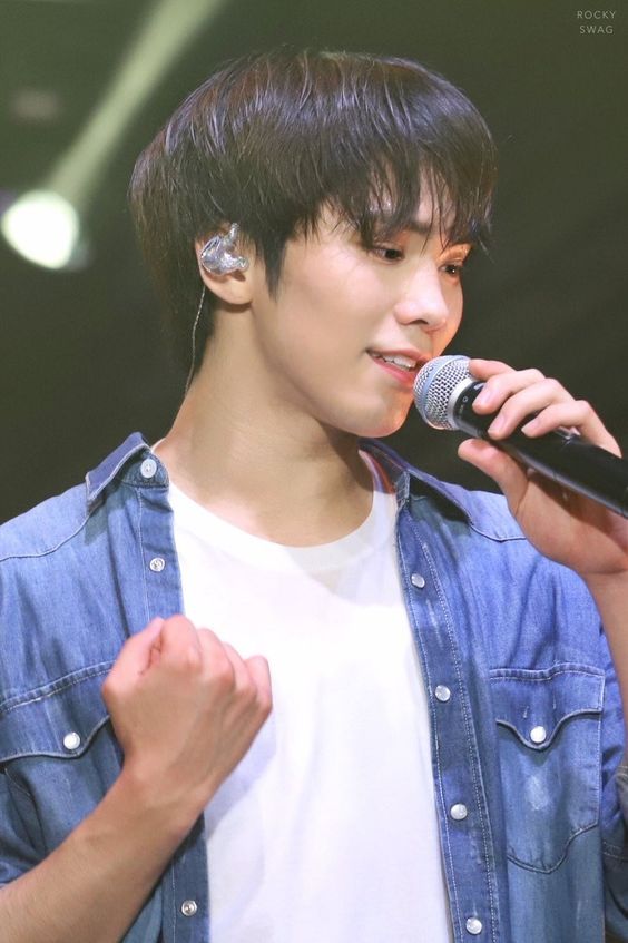 Rocky, the performer, part.2:After all, this is how I fell and solidified my interest. I couldn& #39;t help taking my eyes off of him whenever he dances.  #라키   #아스트로   #아스트로라키   #ROCKY   #ASTRO  @offclASTRO