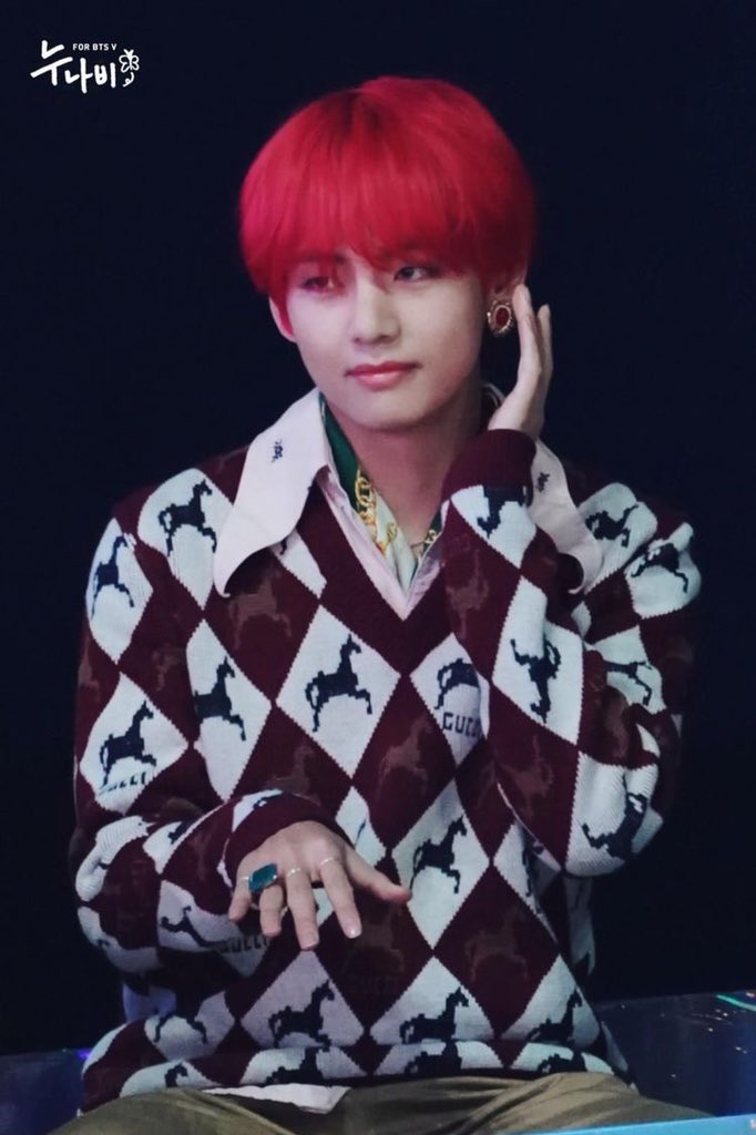Red haired Taehyung; an important thread