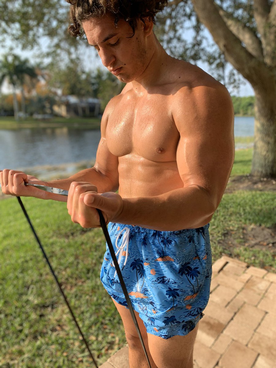 BigLichh's tweet photo. GRIND DONT STOP #EASTERPUMP https://t.co/ZLVyTjr59J