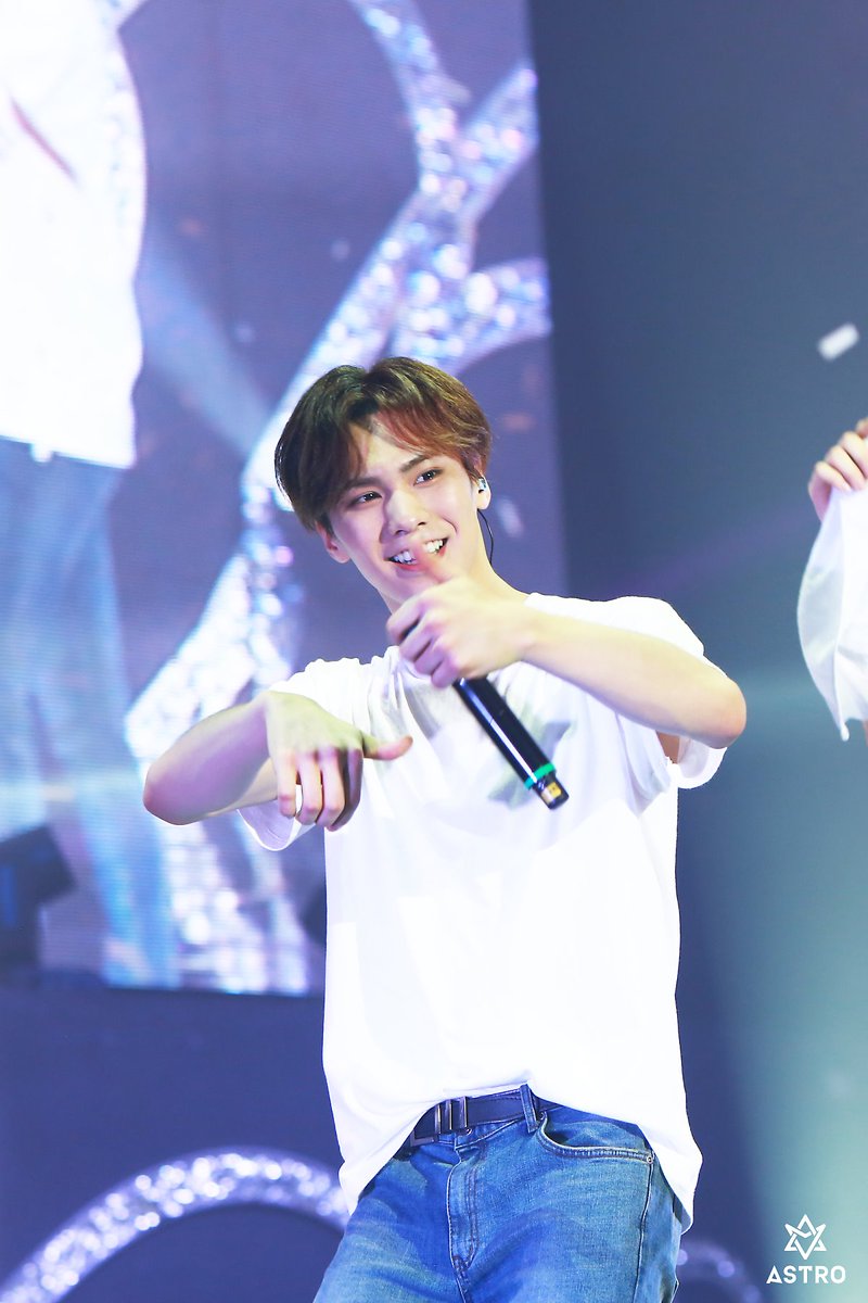 Rocky, the performer, part.2:After all, this is how I fell and solidified my interest. I couldn& #39;t help taking my eyes off of him whenever he dances.  #라키   #아스트로   #아스트로라키   #ROCKY   #ASTRO  @offclASTRO