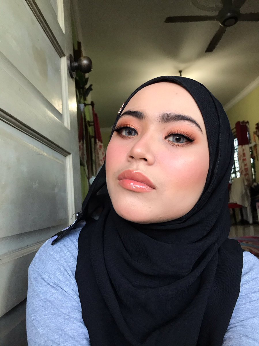 syuhadamer's tweet photo. Hello everyone! @makeupbysyuhadahamzah will continue to do the makeup after RMO,do dm/ws me for book your slot now!
#makeup #makeupshahalam #makeupkotakemuning #makeuptunang #makeupnikah #makeupevent #makeupdinner #makeupconvo https://t.co/IY1IFXuv1Q