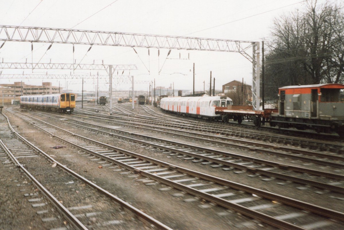 13milepost's tweet photo. Extending the #Bakerloo Line through to #StAlbans Abbey #MetroCammell #72Stock featuring #GenSet Traction BrakeVan and Cycle stowage interface wagon #BakerLooLine extension #PeepPeep https://t.co/UMHad7d8vG