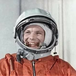 On the 12th of April 1961 Yury Gagarin became the first human in Space. 
It inspired a number of songs dedicated to aviation and Space exploration.

#cosmonautsday #firsthumaninspace #nezhnost #russianforsingers #sovietmusic #sovietpop #12april1961