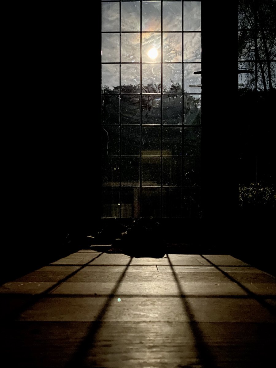 #CreateYourLight #Supermoon from the kitchen floor.  #Nikon ⁦<a href="/UKNikon/">Nikon UK & Ireland</a>⁩