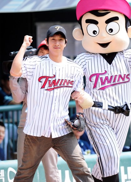 RdjTing's tweet photo. #이선균 棒球小子⚾️ https://t.co/KoS5kn8UpY