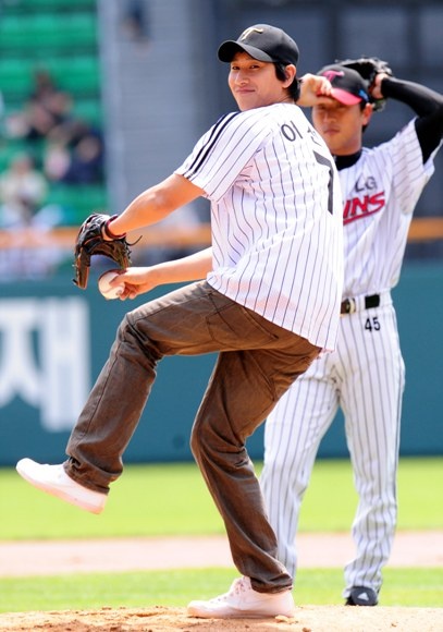 RdjTing's tweet photo. #이선균 棒球小子⚾️ https://t.co/KoS5kn8UpY