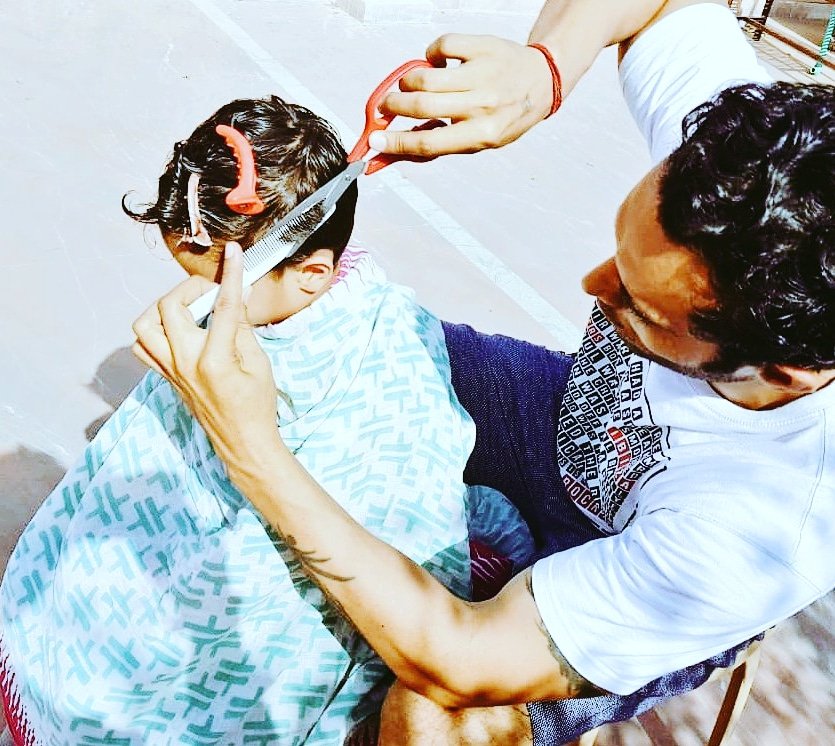 SehrawatKD's tweet photo. Hair cutting session with Junior #instabarber #quarantinehaircut https://t.co/hTtzl1kkzI