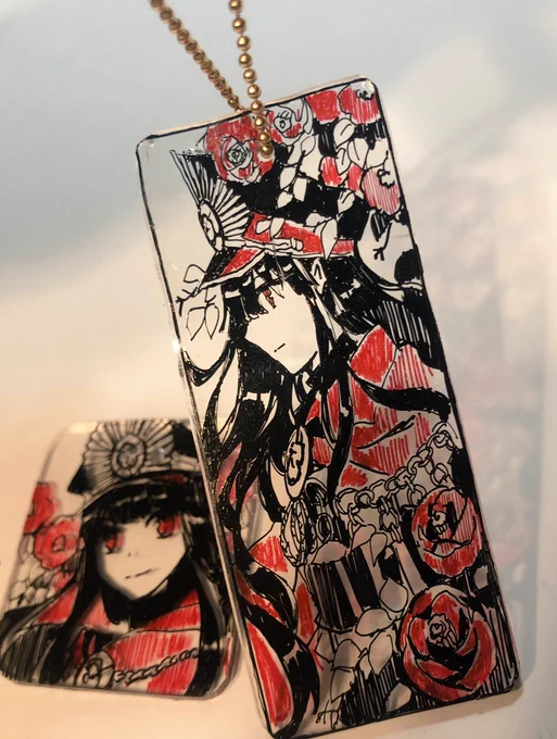 できたぁぁぁ!!世界に一つのプラ板キーホルダーだっっ!!(再加熱したら直りました…) 