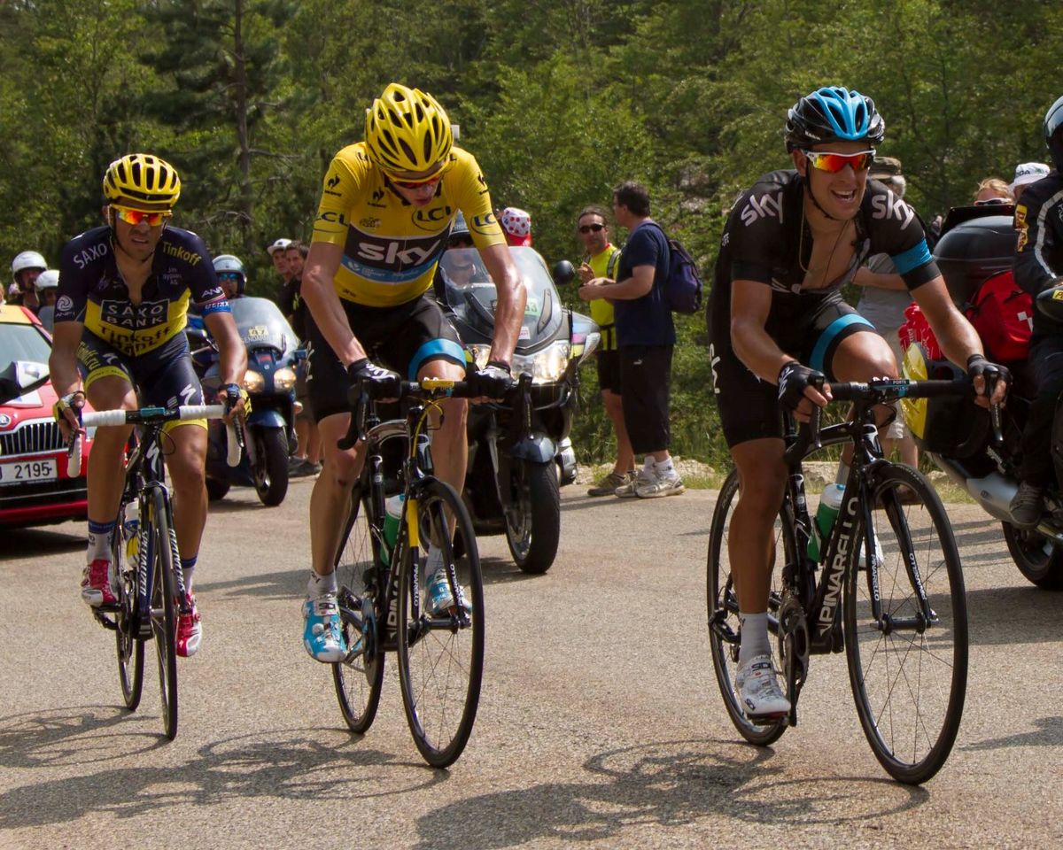 Le Tour de France 2013 où Froome explose toute la concurrence et remporte son tout premier maillot jaune. C'est sans aucun doute LE coureur de Grand Tour de la décennie. C'est aussi la révélation Quintana. À 23ans, celui qui était venu faire lieutenant de Valverde termine 2eme !