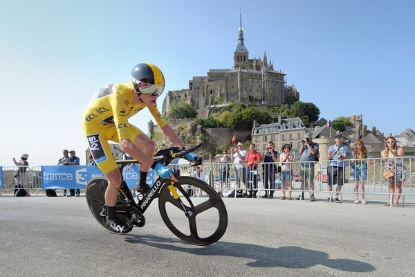 Le Tour de France 2013 où Froome explose toute la concurrence et remporte son tout premier maillot jaune. C'est sans aucun doute LE coureur de Grand Tour de la décennie. C'est aussi la révélation Quintana. À 23ans, celui qui était venu faire lieutenant de Valverde termine 2eme !