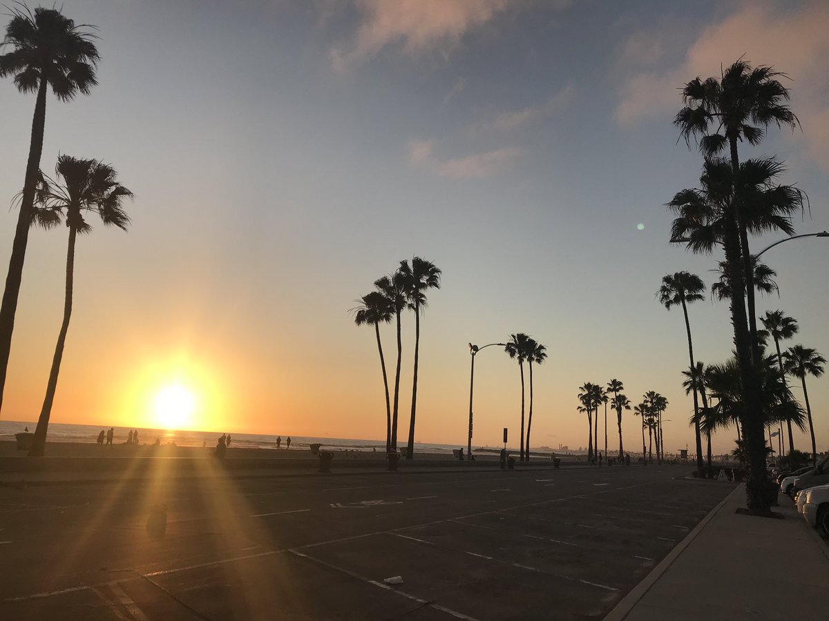 MRTHealthTeam's tweet image. A glorious Saturday sunset in Newport Beach, CA.          #GloriousSaturday #sunset ⁦@NewportBeach⁩ #OrangeCounty