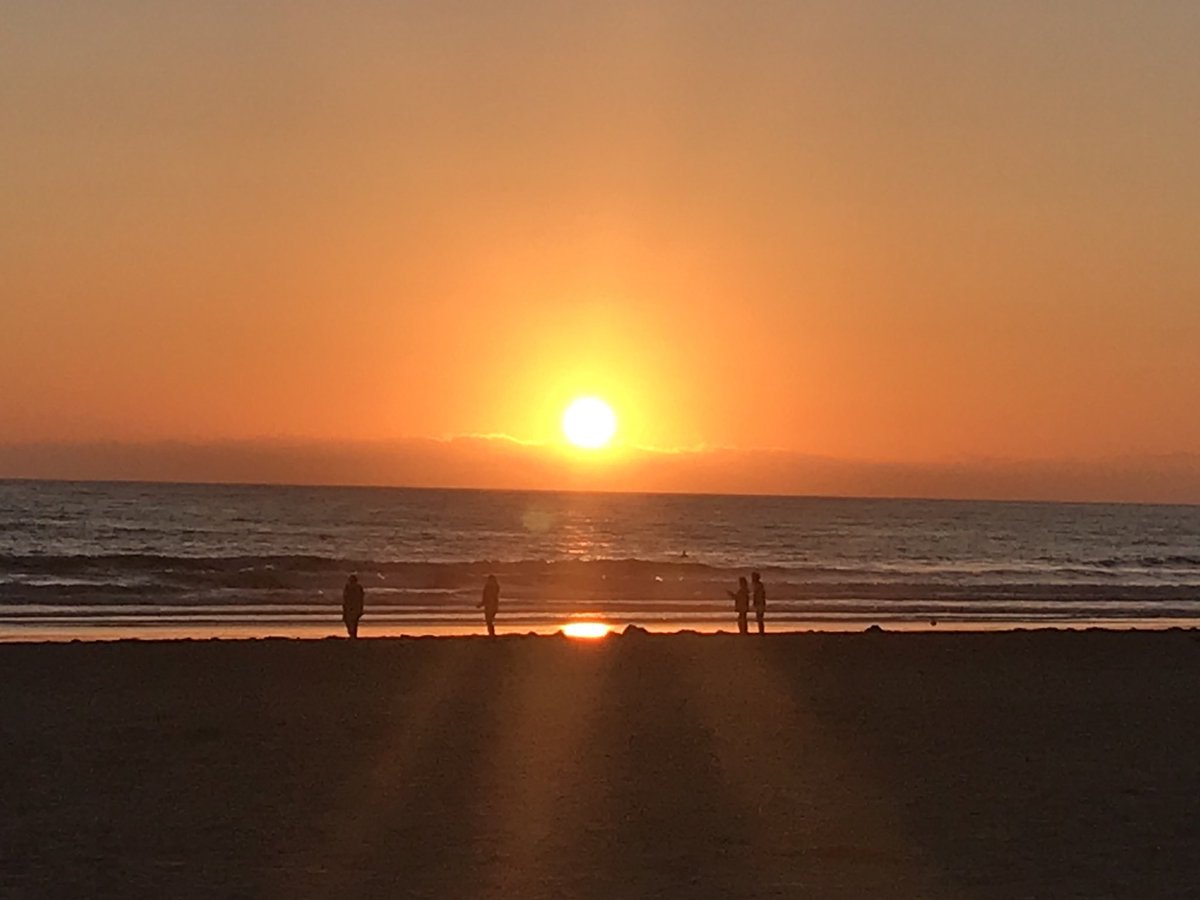 MRTHealthTeam's tweet image. A glorious Saturday sunset in Newport Beach, CA.          #GloriousSaturday #sunset ⁦@NewportBeach⁩ #OrangeCounty
