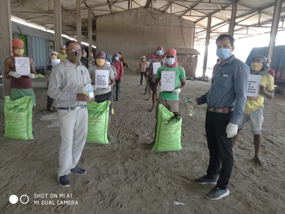 VSSirohi's tweet photo. #KRIBHCO hazira urea rake at Bilashpur Chhattisgarh. Mr Rakesh FR and others creating awareness about social distancing and sanitisation among labour during rake handling operations. #KRIBHCOfightsCorona #IndiaFightsCorona 
@dvsadanandgowda, @fertmin_india @chowdhryrajan https://t.co/wU77lFPnqO