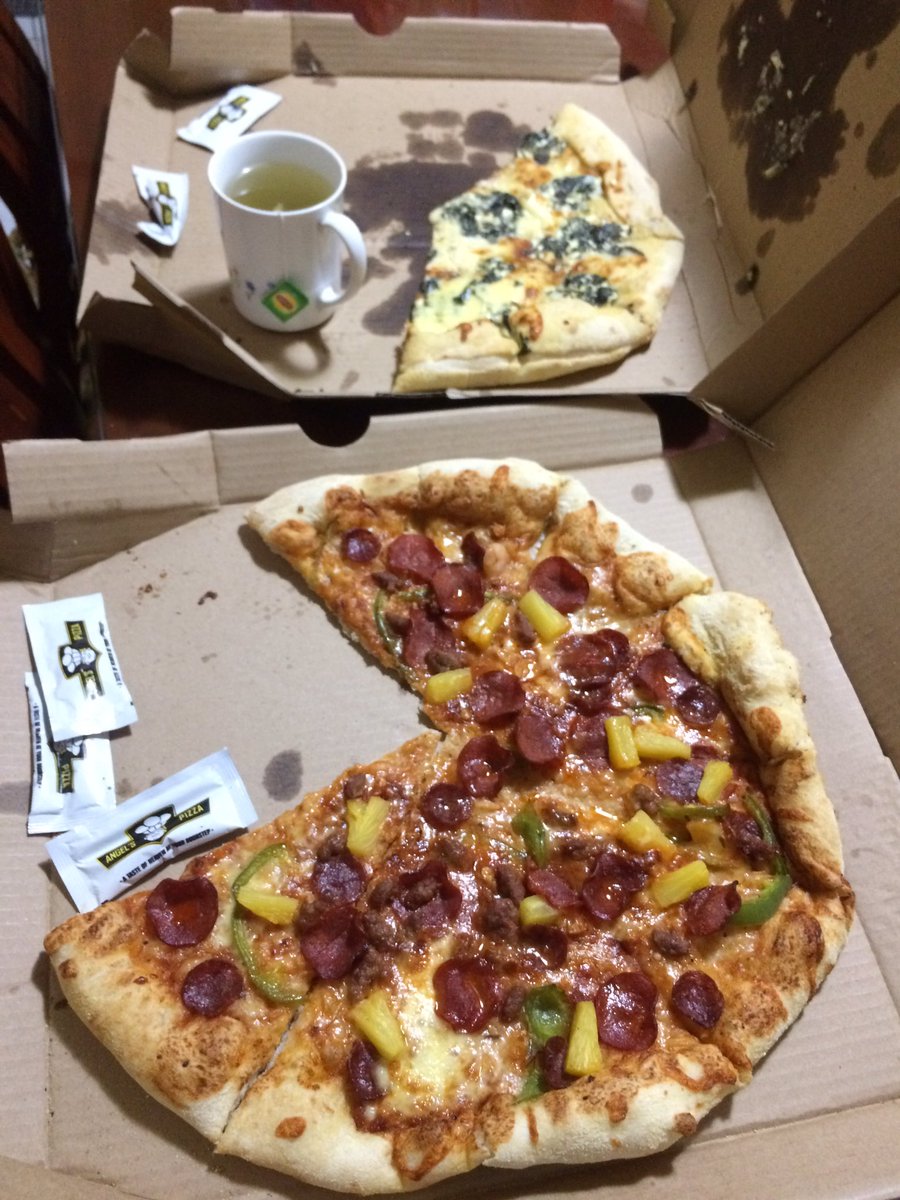 monetmartinez_'s tweet photo. Happy Easter Everyone thank you sa pa pizza Tita nka tikim din kmi ng msrap na pagkain after 1 month ng ecq sna mtpos na ang crisis pra mnumbalik na ang mga buhay ntin sa normal thank you din khoy sa effort mo na pag pila sa @angelspizza #HomeQuarantine #ECQExtended #StayHome https://t.co/AXZJ8KyUMH