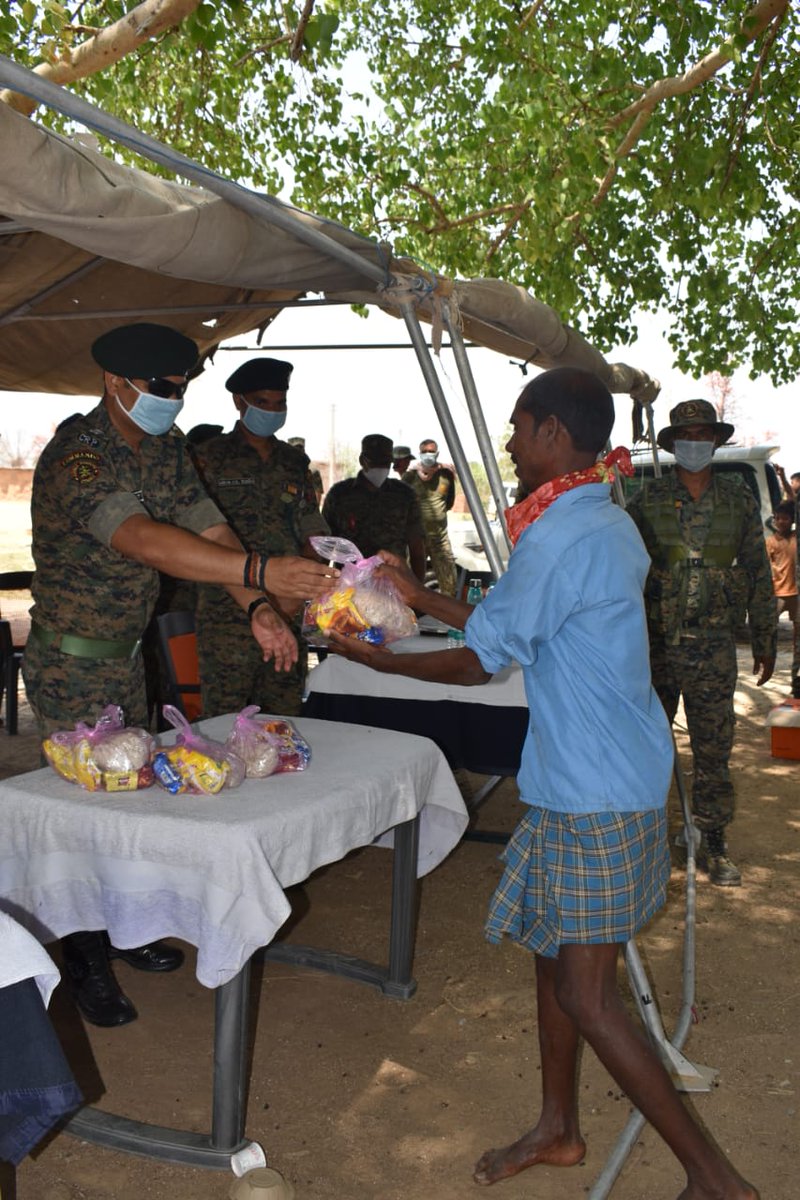 #205COBRA <a href="/CoBRASECTORHQ/">CoBRA SECTOR</a> conducted a medical check-up and awareness camp in relation with COVID-19 and distributed necessary food items in the village of Dohat, Koleshwari.

#IndiaFightsCorona