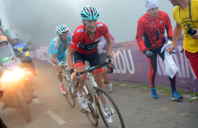 On termine 2013 avec le duel Nibali-Horner sur la Vuelta. Qui eu imaginé qu'à 40ans, le vétéran américain qui n'a jamais fait podium d'un Grand Tour tienne tête à un des tous meilleurs coureurs de cette saison. La montée de l'Angliru dans la brume était splendide.