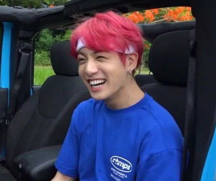 jungkook and his strawberry hair: a necessary thread -♡
