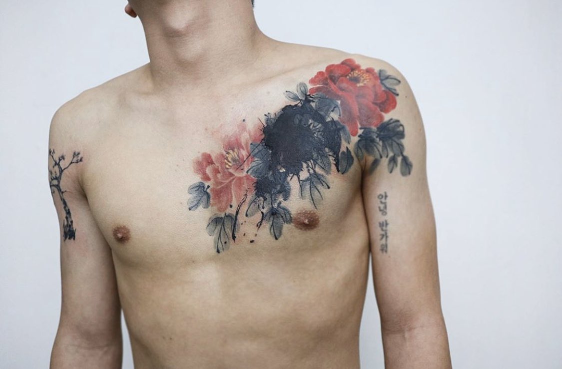 먹이 퍼지는 느낌으로 터치업 진행했습니다! 꽃과 레터링은 제 작업이 아닙니다! . #tattoo #tattooart #동양화 #붓추상화  #타투 #타투이벤트 #먹타투 #붓터치 #붓터치타투 #동양화타투 #가슴타투 #강남타투 #신사타투 #적막 #여자타투이스트 #타투아트