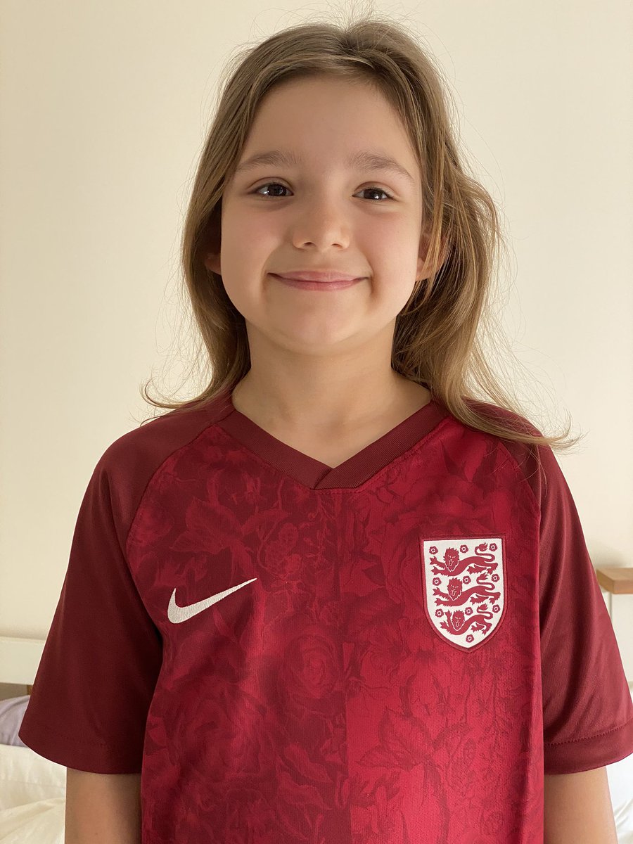 runowl's tweet photo. My daughters very happy with her first England shirt 🏴󠁧󠁢󠁥󠁮󠁧󠁿 “can we send a picture to Harry Kane?” She says. @HKane what do you think? https://t.co/Ghy7mXoSt8